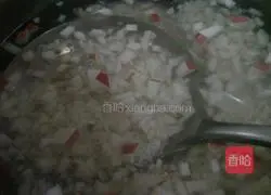 Illustration of how to make pork, fungus and radish dumplings 4