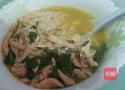 Illustration of how to make shredded chicken noodles 10