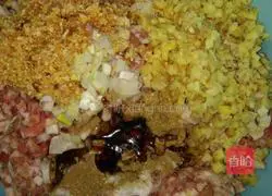 Illustration of how to make homemade pork stuffed dumplings 1