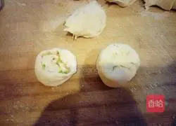 Illustration of how to make scallion oil and five-spice pancakes 8