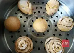 Illustration of how to make brown sugar steamed buns 8