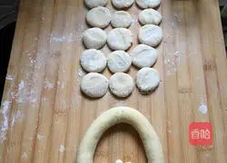 Illustration of how to make leek and egg vegetarian dumplings 5