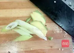 Illustration of how to make vegetarian dumpling fillings 5