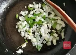 Illustration of how to make scallion pancakes 3