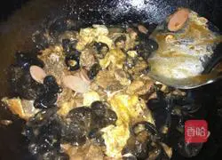 Illustration of how to make sardines, fungus, ham and fried rice 4