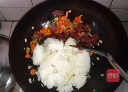 Illustration of how to make sausage fried rice 5