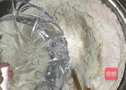 Illustration of how to make three fresh stuffed dumplings 12