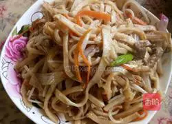 Illustration of how to make fried noodles with shredded pork 3