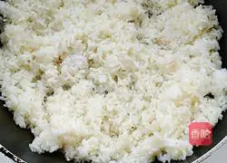 Illustration of how to make pastoral egg fried rice 4