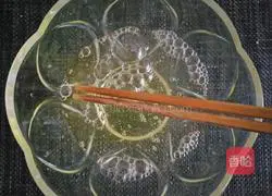 Illustration of how to make egg white and coconut cakes 3