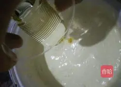 Illustration of how to make sandwich meat floss cake 7