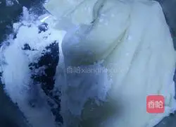 Illustration of how to make shrimp and pork wontons 1