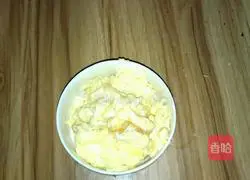 Illustration of how to make three fresh dumplings 3