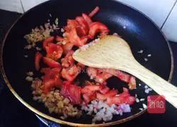 Illustration of how to make lasagna made of dumpling skins 6