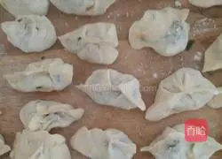 Illustration of how to make scallion dumplings 5