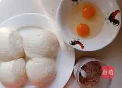 Illustration of how to make crispy steamed buns 1