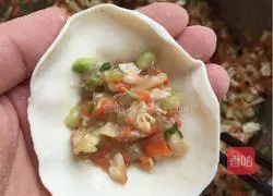 Illustration of how to make three fresh stuffed dumplings 5