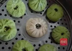 Illustration of how to make colorful stuffed buns 16