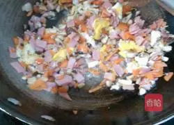 Illustration of how to make mushroom, ham and egg fried rice 3