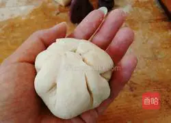 Illustration of how to make purple potato blossom steamed buns 10