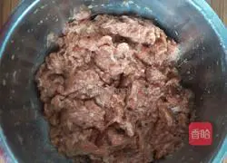 Illustration of how to make mushroom and meat dumplings 1