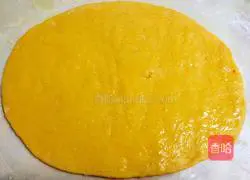 Illustration of how to make pumpkin pattern steamed buns 12