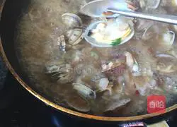 Illustration of how to make clam noodles made of dumpling skins 13