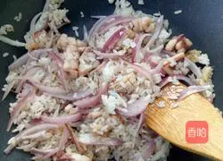 Illustration of how to make squid fried rice 5