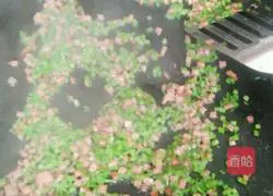 Illustration of how to make mixed vegetable fried rice 6