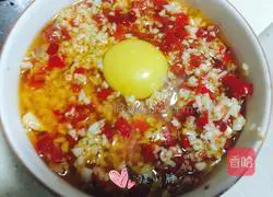 Illustration of how to make steamed meatloaf with chopped pepper 9