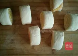 Illustration of how to make milk-flavored pumpkin two-color steamed buns 6