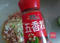 Illustration of how to make Lianghe noodles and donkey meat stuffed buns 10