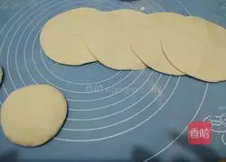 Illustration of how to make steamed buns with cabbage and vermicelli stuffing 11
