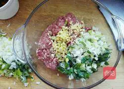 Illustration of how to make mutton dumpling stuffing 4