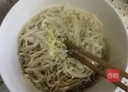 Illustration of how to make noodles 7