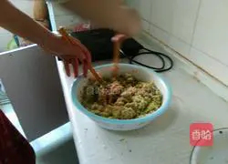 Illustration of how to make pork and cabbage dumplings 6