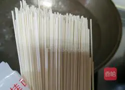 Illustration of how to make poached egg noodles 6