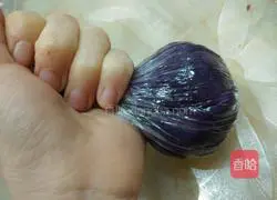 Illustration of how to make egg cake and purple potato stuffed rice with meat filling 17