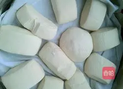 Illustration of how to cut steamed buns 10