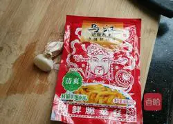 Illustration of how to make fried noodles with ham sausage 5