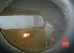 Illustration of how to make fried noodles with bacon and eggs 3