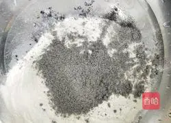 Illustration of how to make black rice steamed buns 1