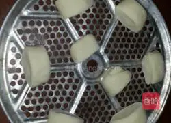 Illustration of how to make raw embryo steamed buns 5