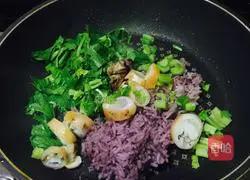 Purple Rice Squid Fried Rice Recipe Illustration 6