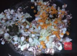 Illustration of how to make fried rice with squid tentacles 5