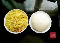 Illustration of how to make potato shredded cake 1