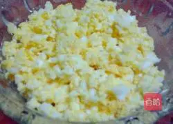 Pork Illustration of how to make celery dumplings 5