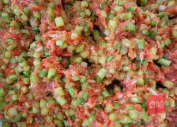 Illustration of how to make pork dumplings with garlic moss 2