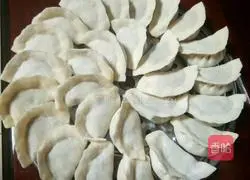 Illustration of how to make cabbage and pork dumplings 6
