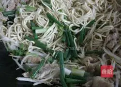 Illustration of how to make fried noodles with bean sprouts 5